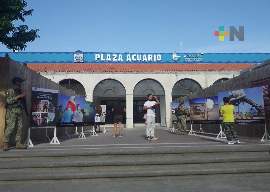 Sedena coloca galería fotográfica en explanada de plaza Acuario