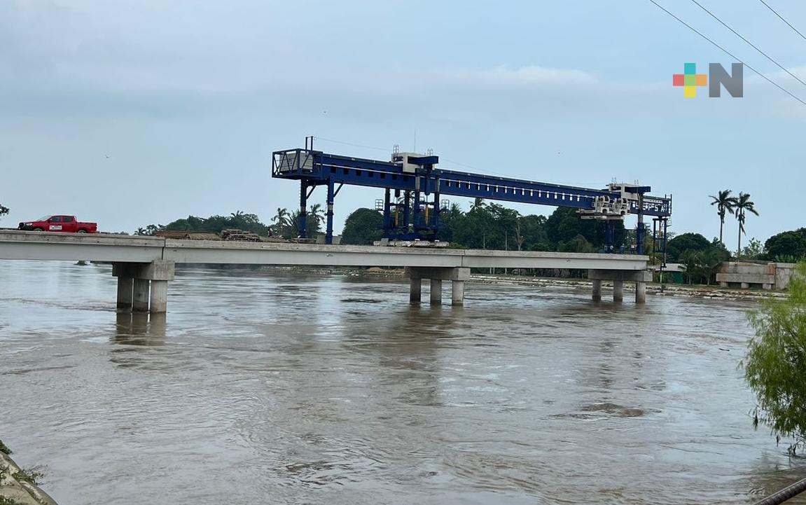 Avanza construcción de puente en municipio de José Azueta