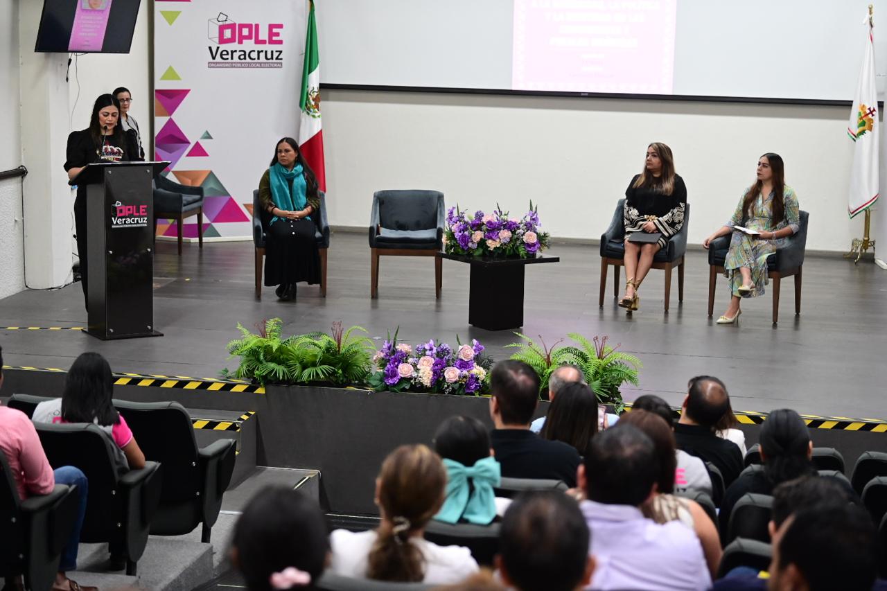 Personal del OPLE Veracruz reflexiona sobre identidad de comunidades y pueblos indígenas