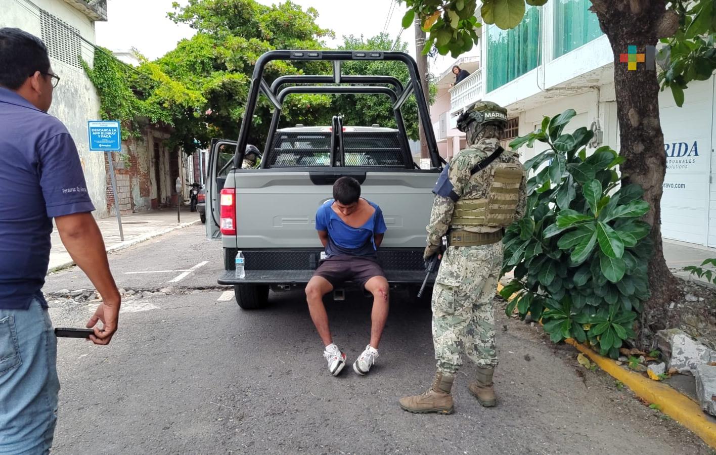 Policía Naval detiene a presunto ladrón en centro histórico del puerto de Veracruz