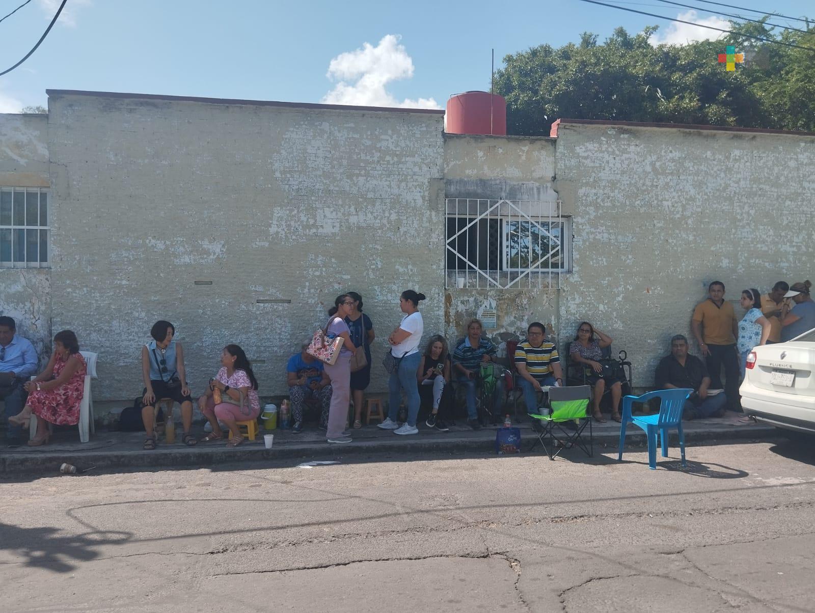 Docentes de secundaria Técnica 1 de Veracruz puerto piden destitución del director