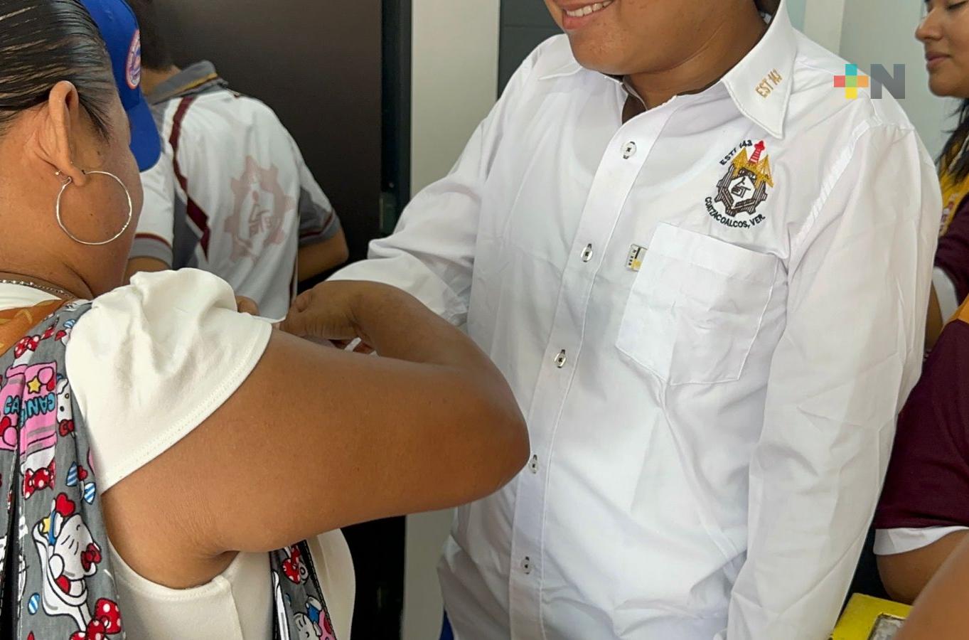 En Coatzacoalcos, padres de familia buscan los mejores precios para comprar uniformes escolares