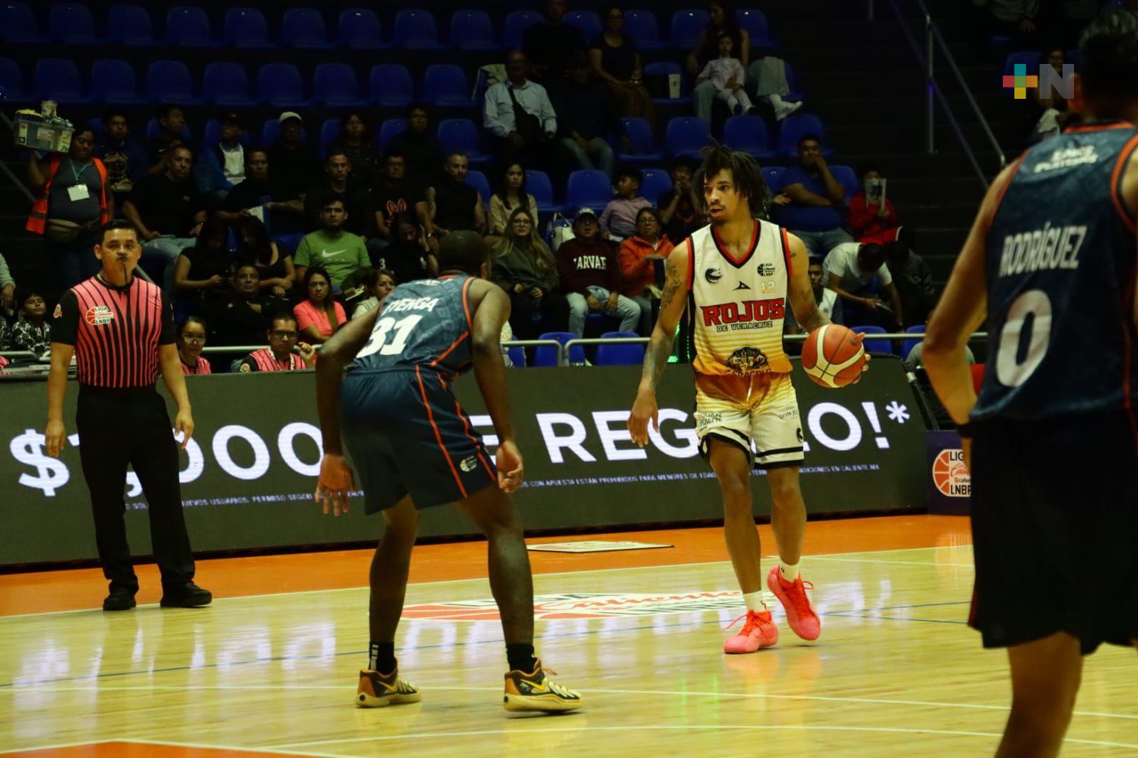 Carlos Rivera debuta ganando como coach de Halcones Rojos