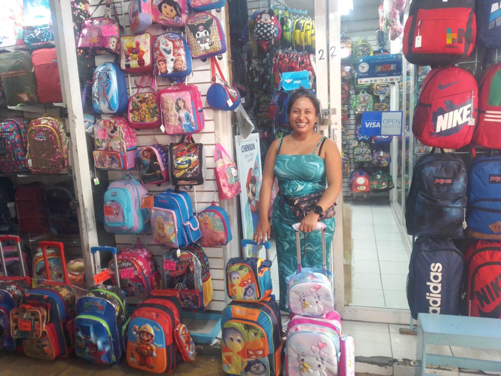 Comerciantes de mochilas estiman mejorar ventas en 50% previo al regreso a clases