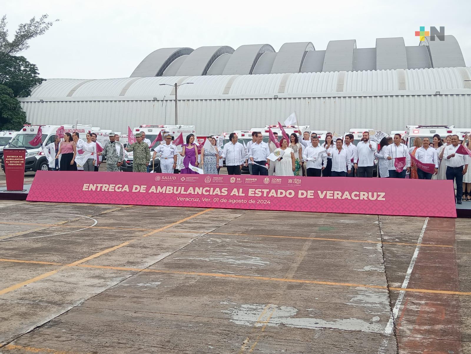 Gobernador entrega 35 ambulancias para hospitales del estado de Veracruz