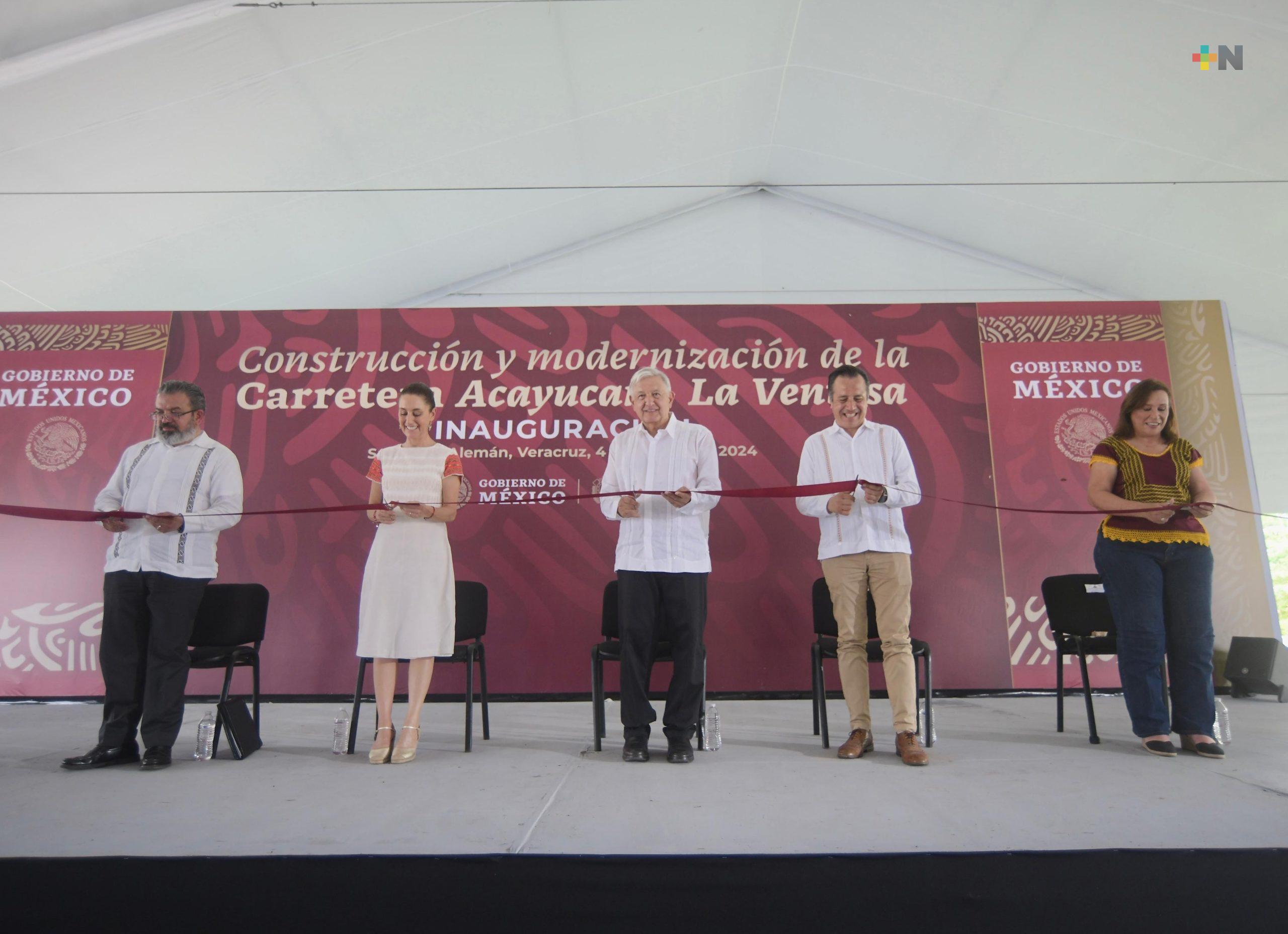 Presidente inaugura construcción y modernización de la carretera Acayucan-La Ventosa