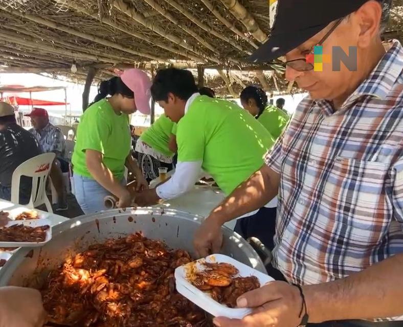 En Úrsulo Galván realizan con éxito la «Fiesta del Camarón»