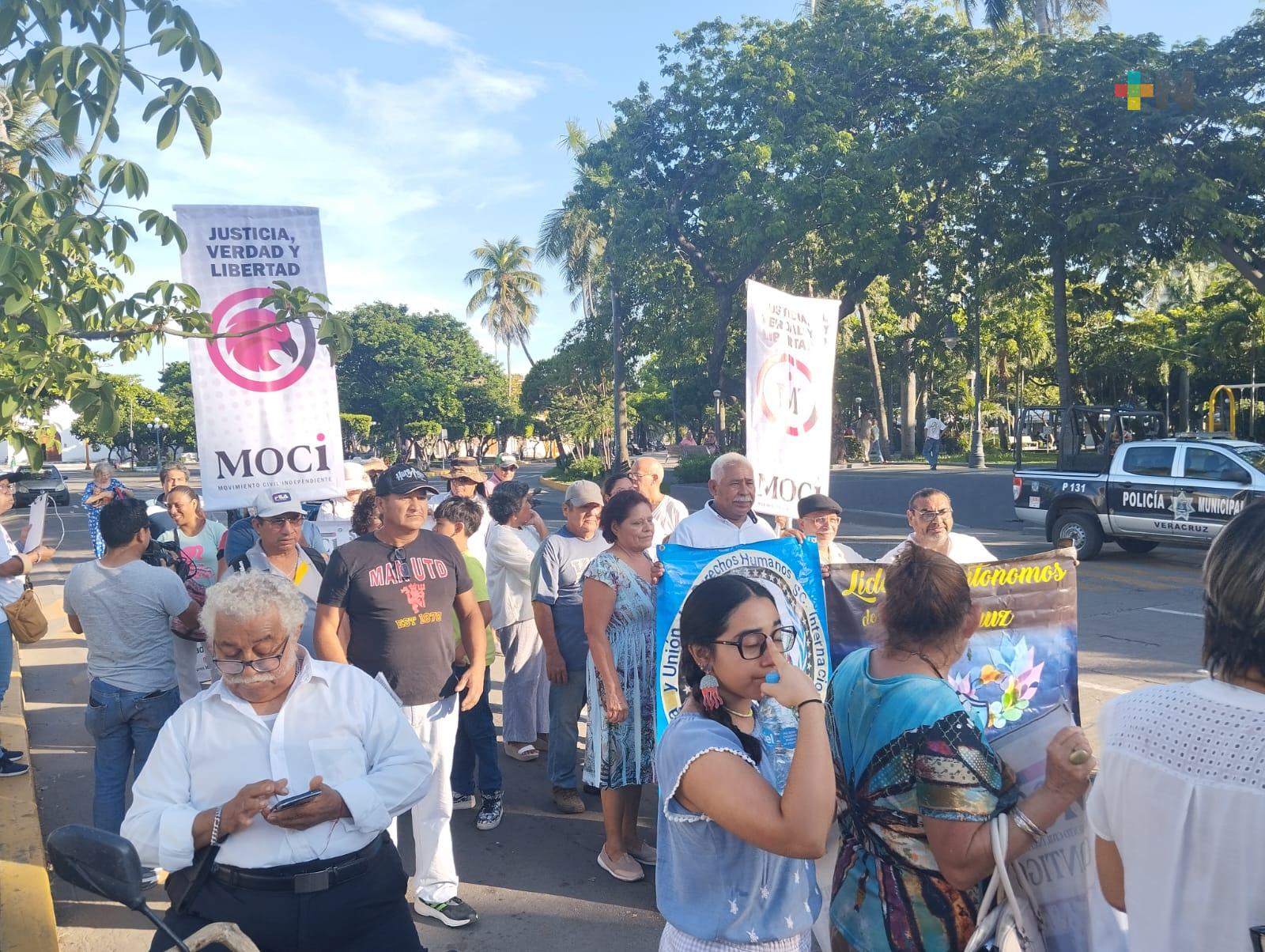 Ciudadanos se manifiestan pacíficamente contra Grupo MAS y su pésimo servicio de agua potable