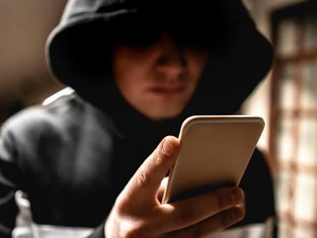 Imparten platica a estudiantes de Tlacolulan para prevenir engaño telefónico