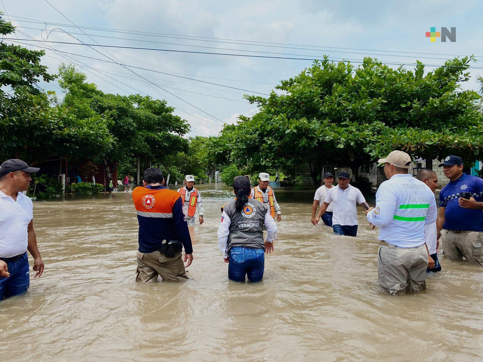 Fuerzas de tarea de gobierno se coordinan y atienden por inundación en Tierra Blanca