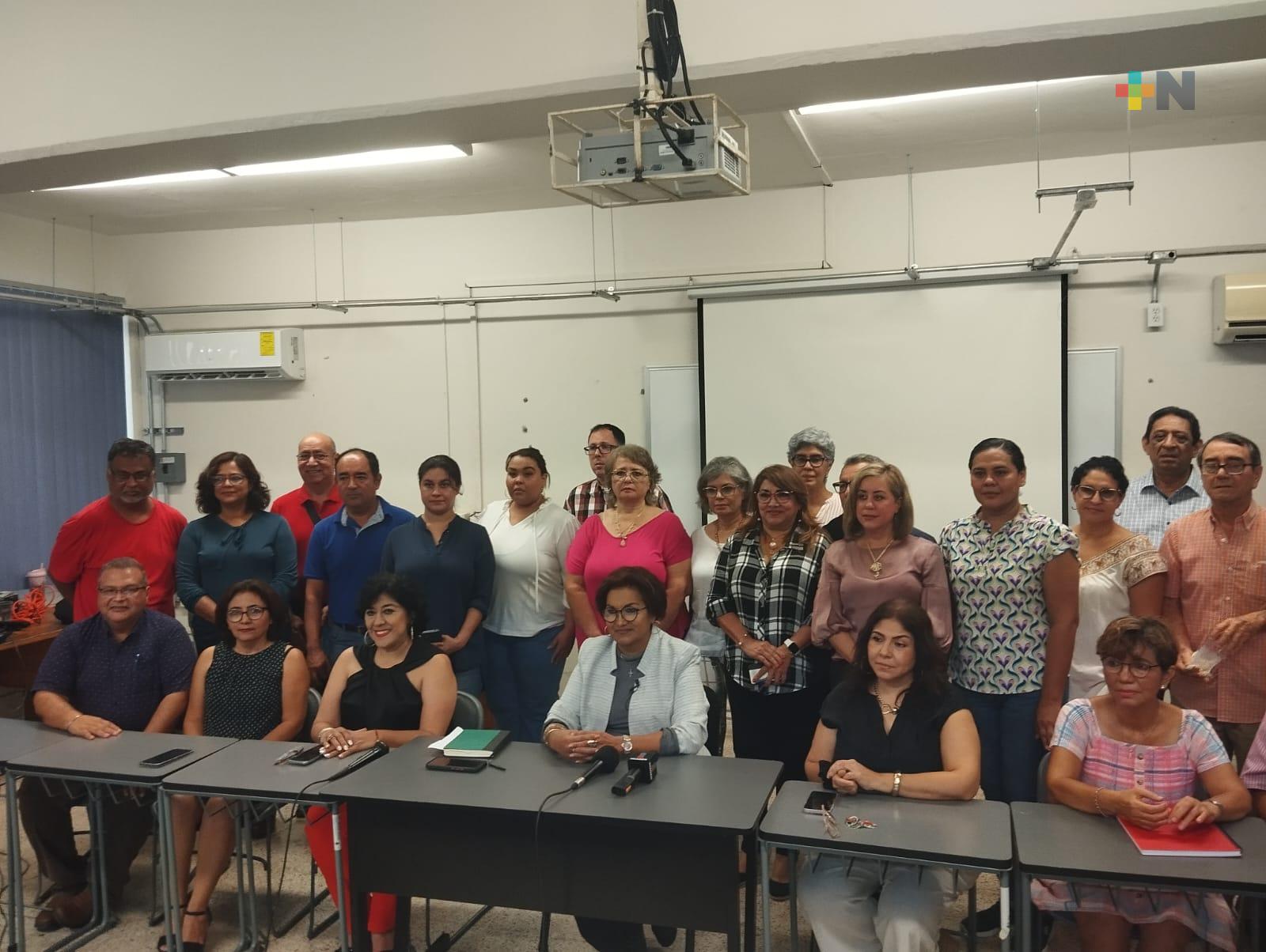 Académicos de la Facultad de Comunicación protestan la asignación de plazas