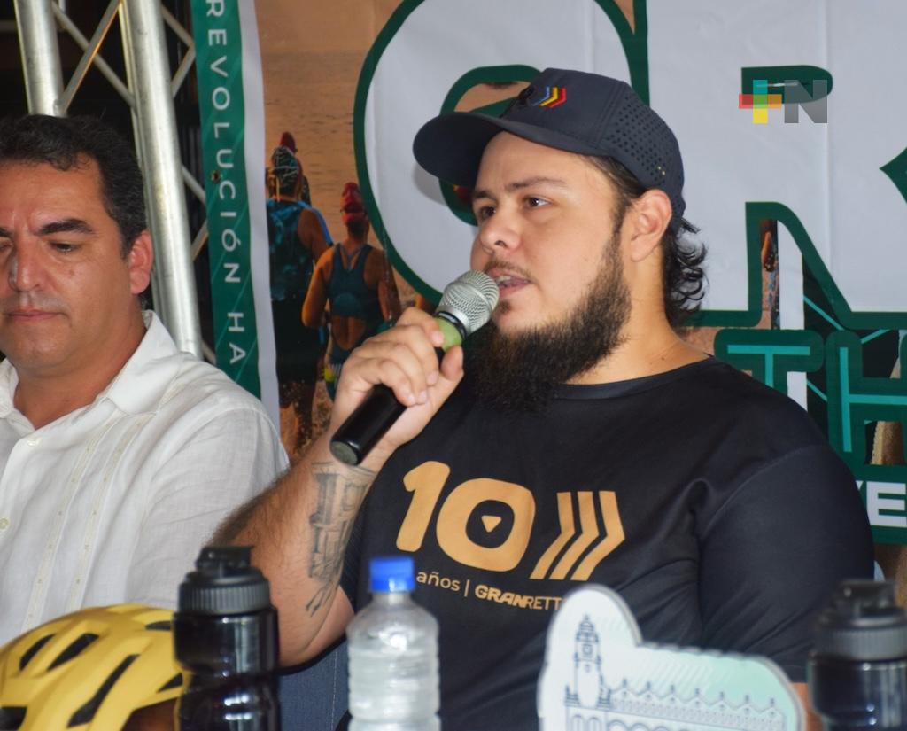 Presentan kit del competidor de GRX Triatlón 2024