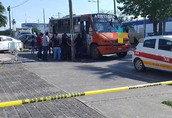Chofer de servicio urbano pierde la vida conduciendo en avenida Salvador Díaz Mirón