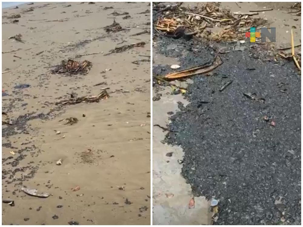 Nuevamente restos de hidrocarburo recalan en playa de Coatzacoalcos