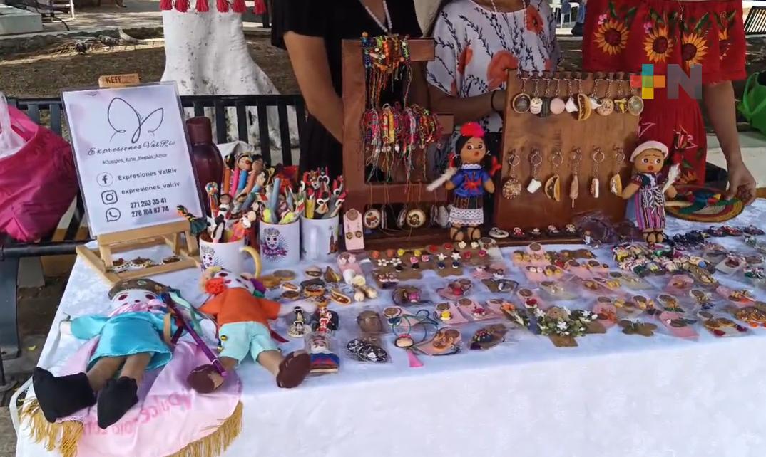 Con expo de artesanos conmemoran Día de los Pueblos Indígenas en municipio de Cuitláhuac