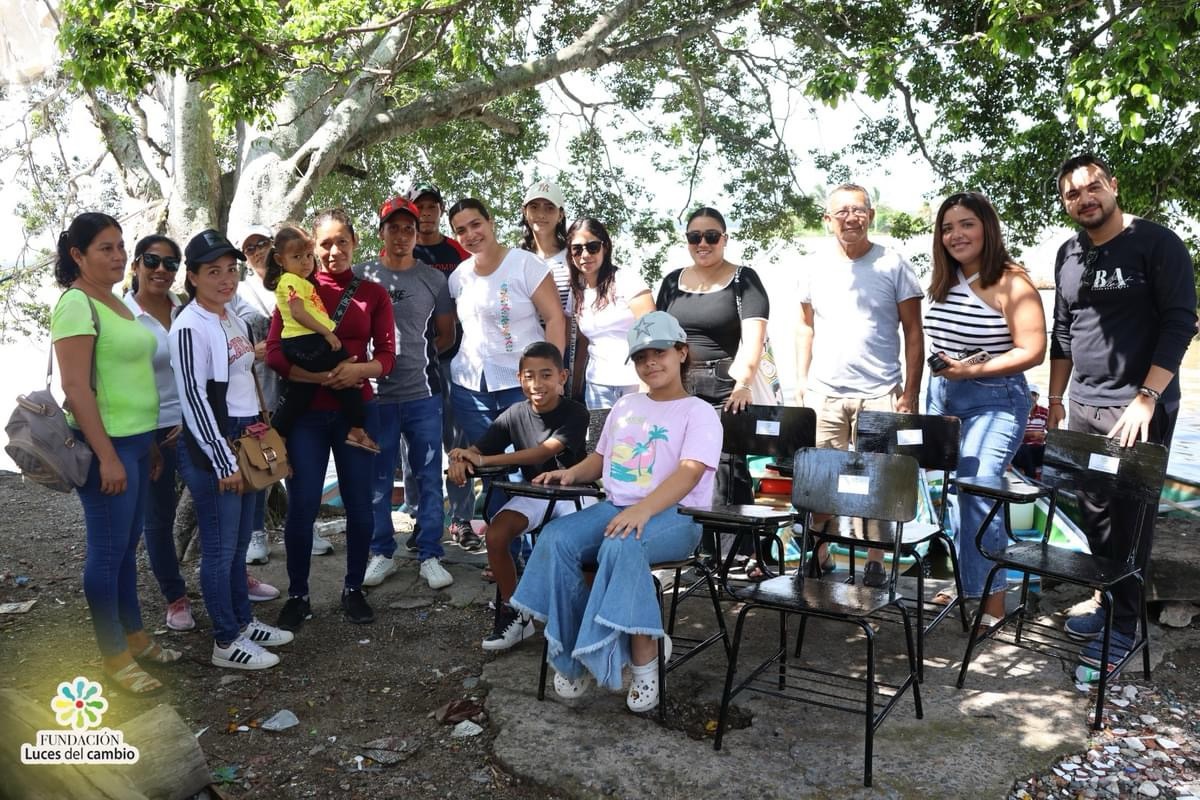 Lleva fundación más apoyos a escuelas de Alvarado