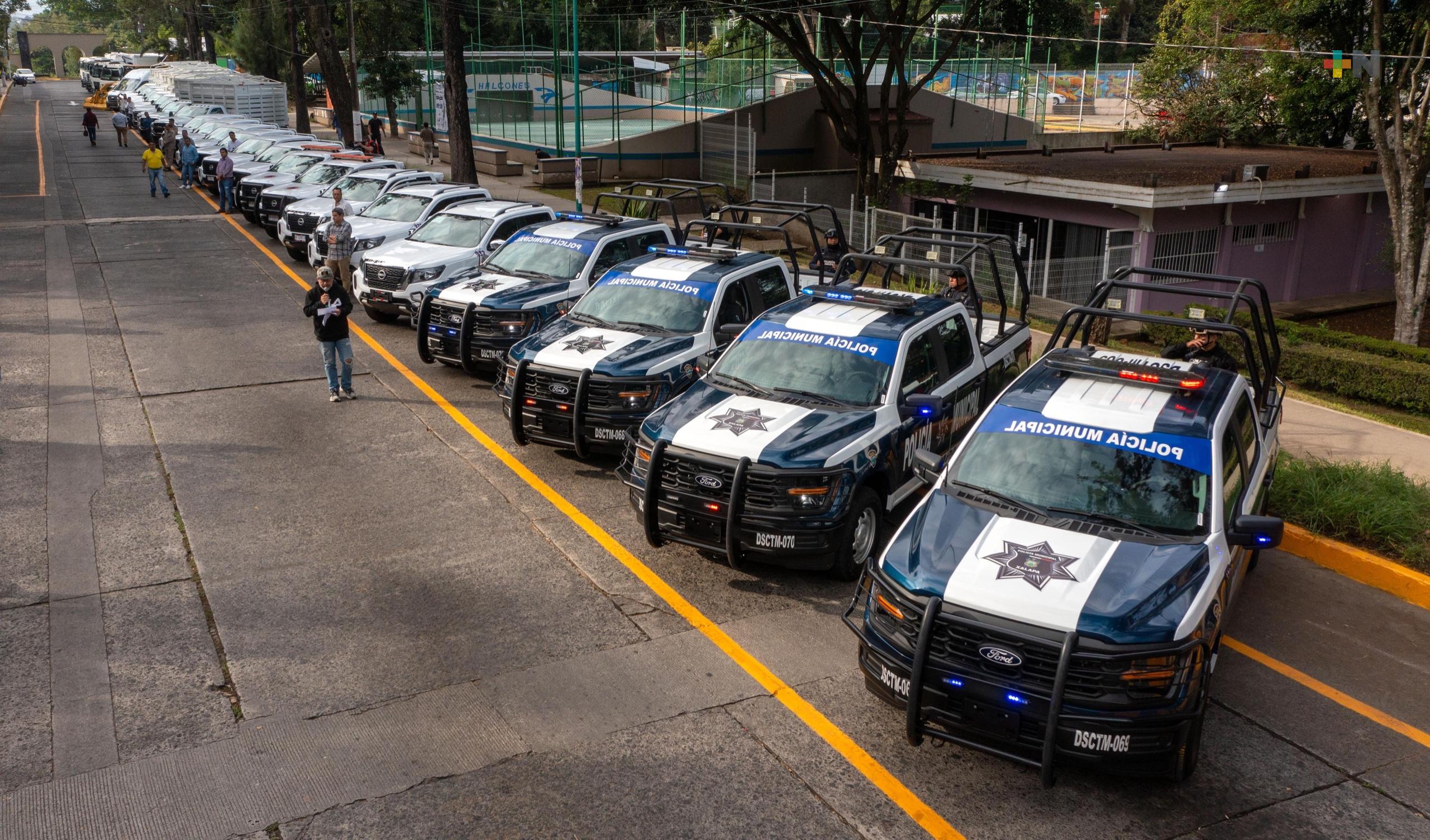 Ayuntamiento de Xalapa entrega 30 vehículos a diferentes áreas para mejorar servicios