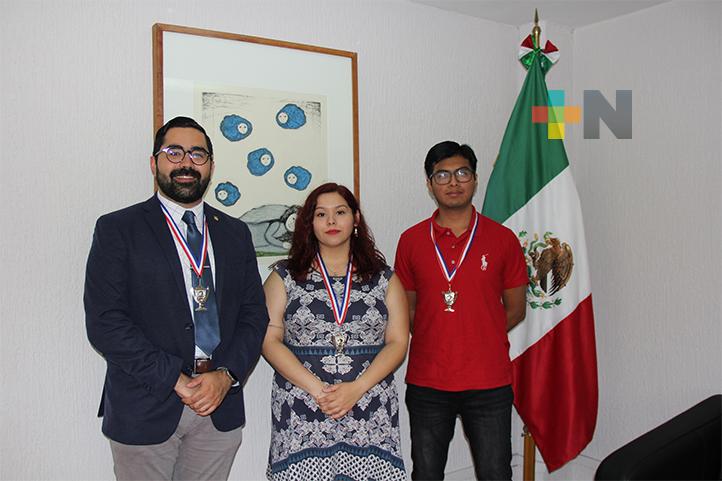 Estudiantes de derecho UV destacaron en certamen nacional