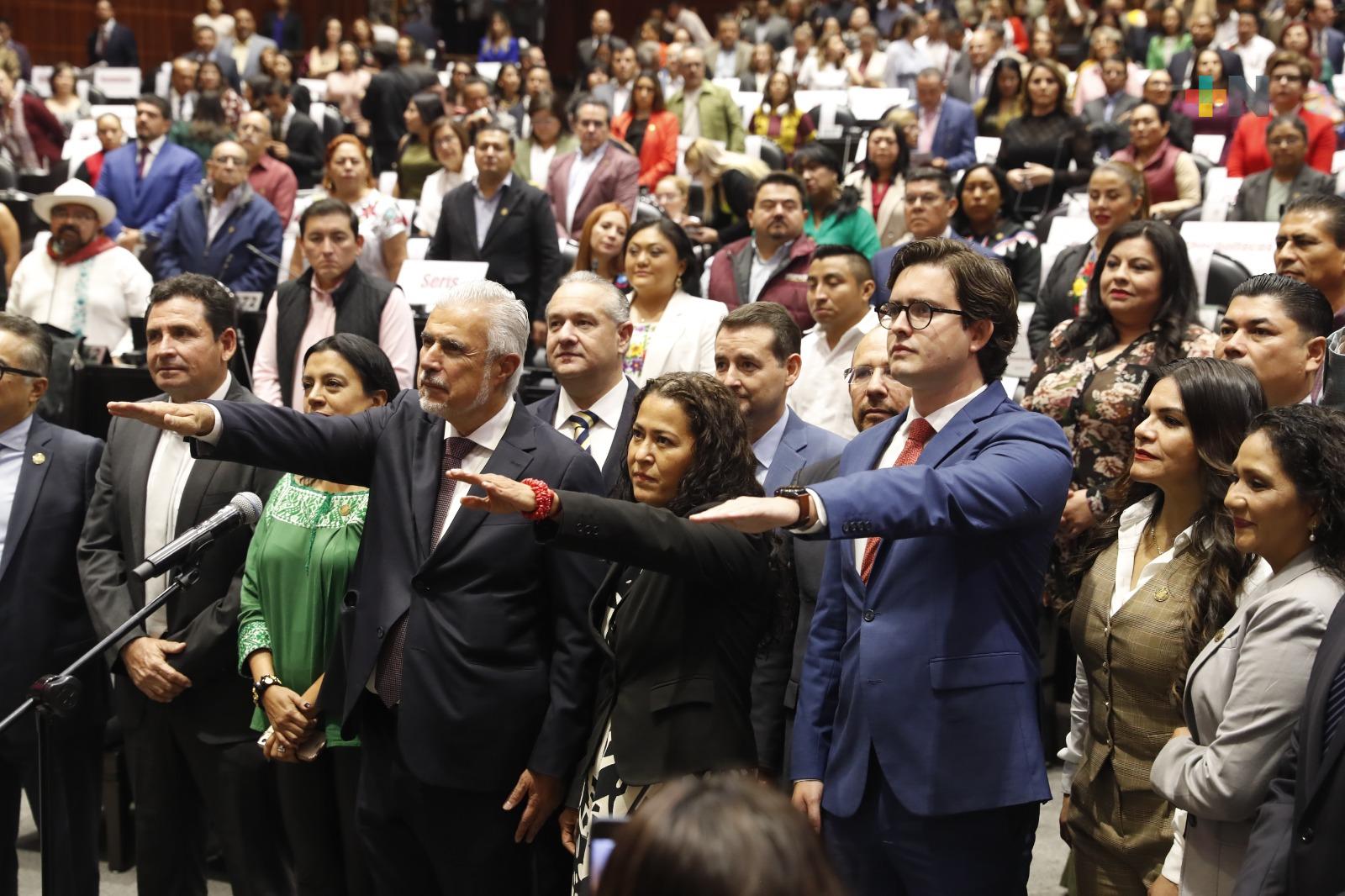 Rinden protesta los legisladores Ávila, Ebrard y Narro