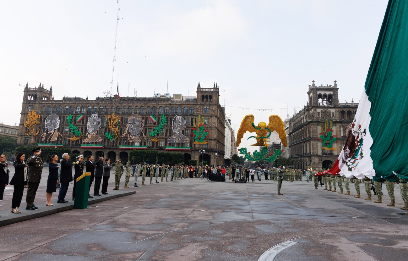 Rinde AMLO homenaje a víctimas de los sismos de 1985 y 2017