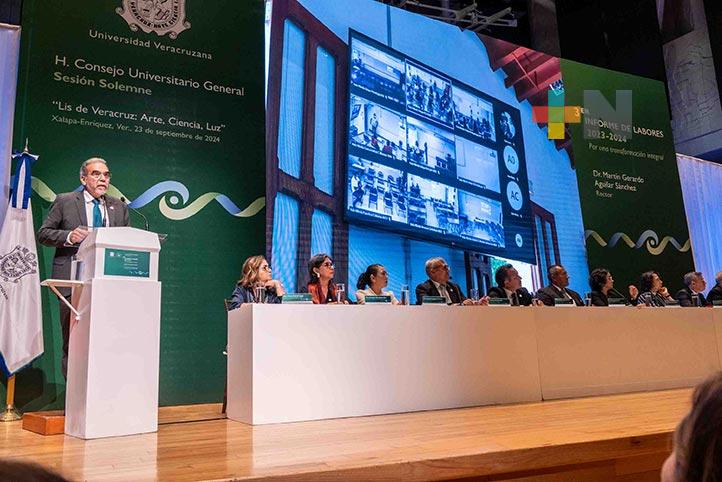 Martín Aguilar Sánchez rindió su tercer informe de labores al frente de la UV