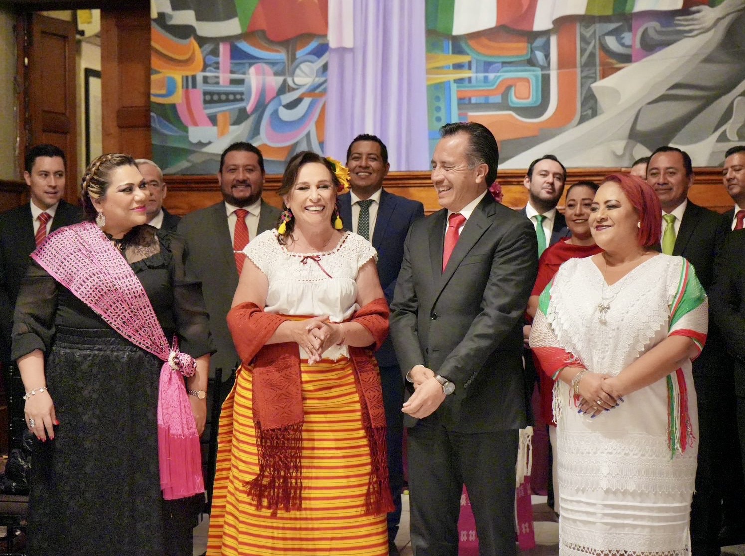 Asiste Rocío Nahle a ceremonia del grito de Independencia en Palacio de Gobierno