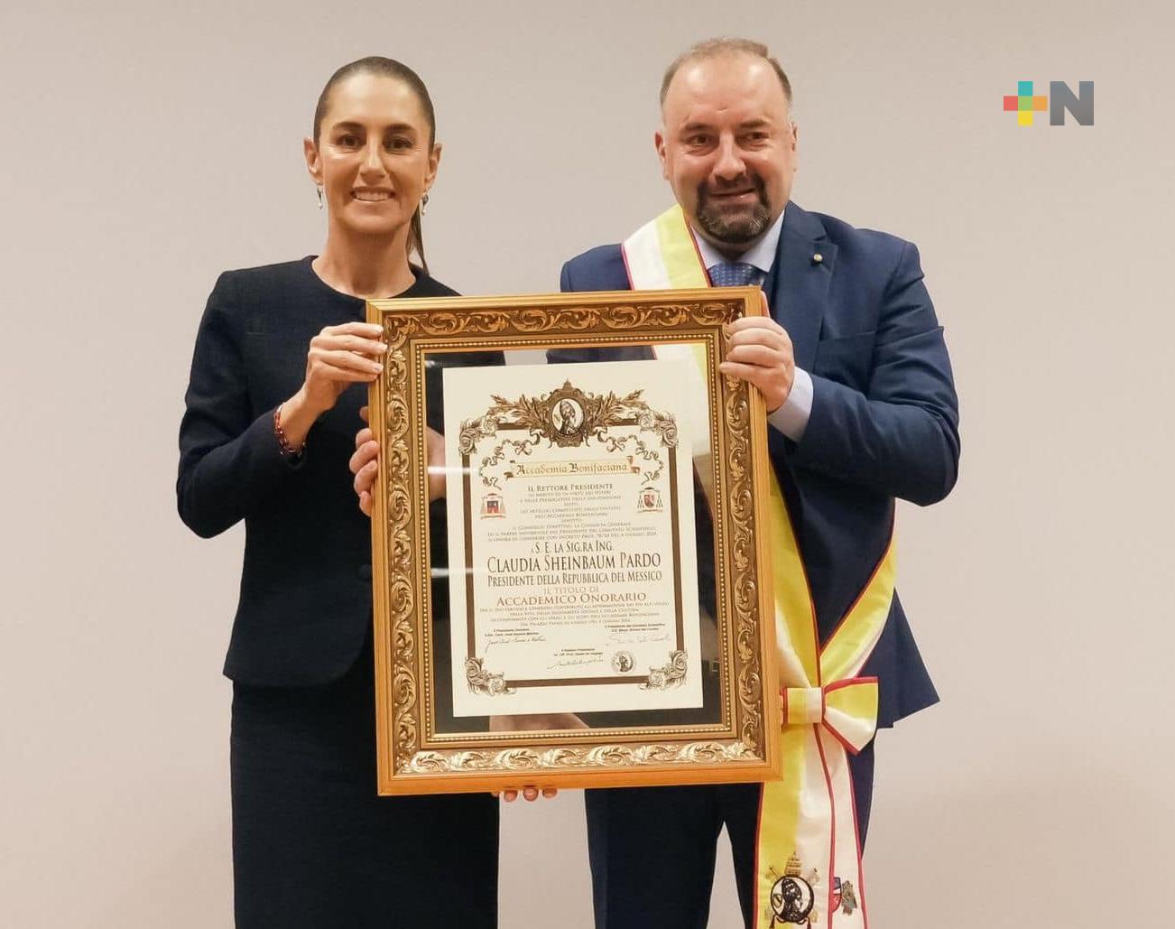 Claudia Sheinbaum es galardonada internacionalmente por su trayectoria académica y política