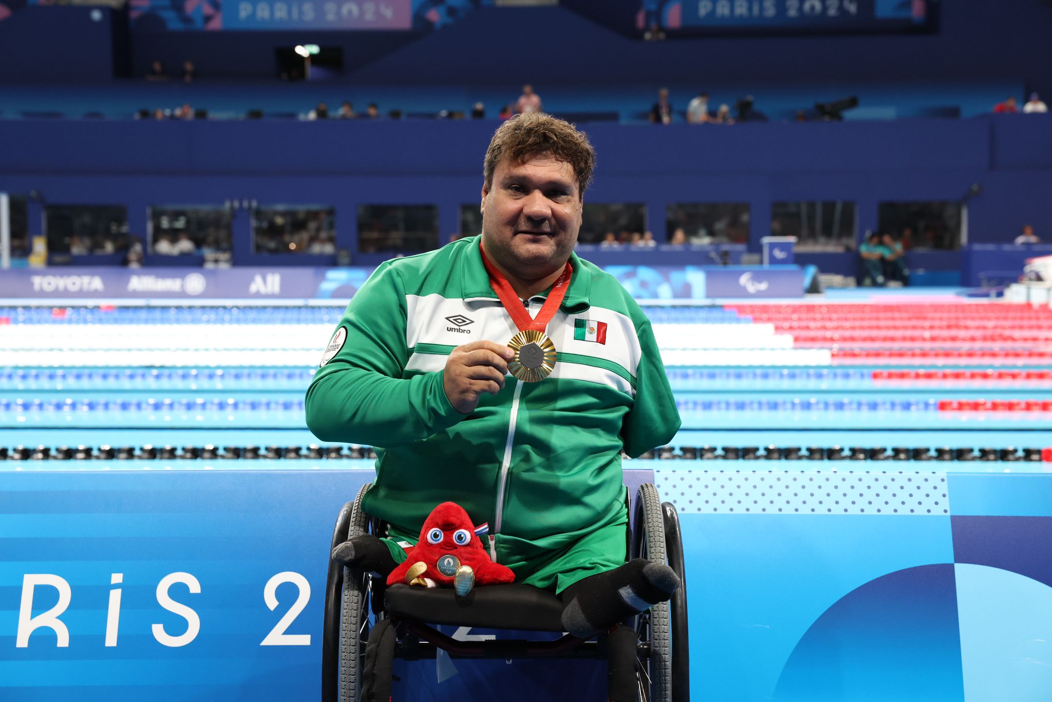 Arnulfo Castorena refrenda oro paralímpico en 50 metros pecho de París 2024
