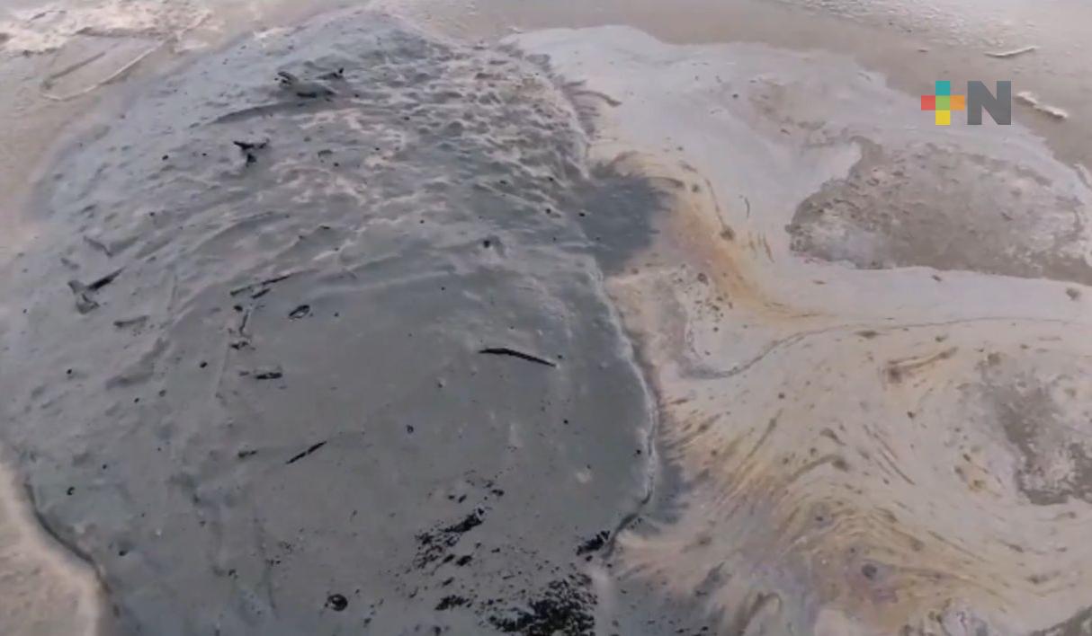No se tiene previsto cerrar playa de Coatzacoalcos por manchas de chapopote