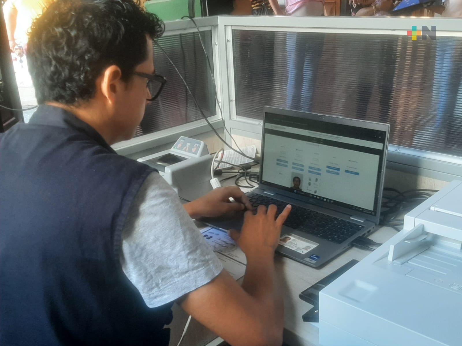 Más de 500 personas al día tramitan CURP biométrica en Veracruz puerto