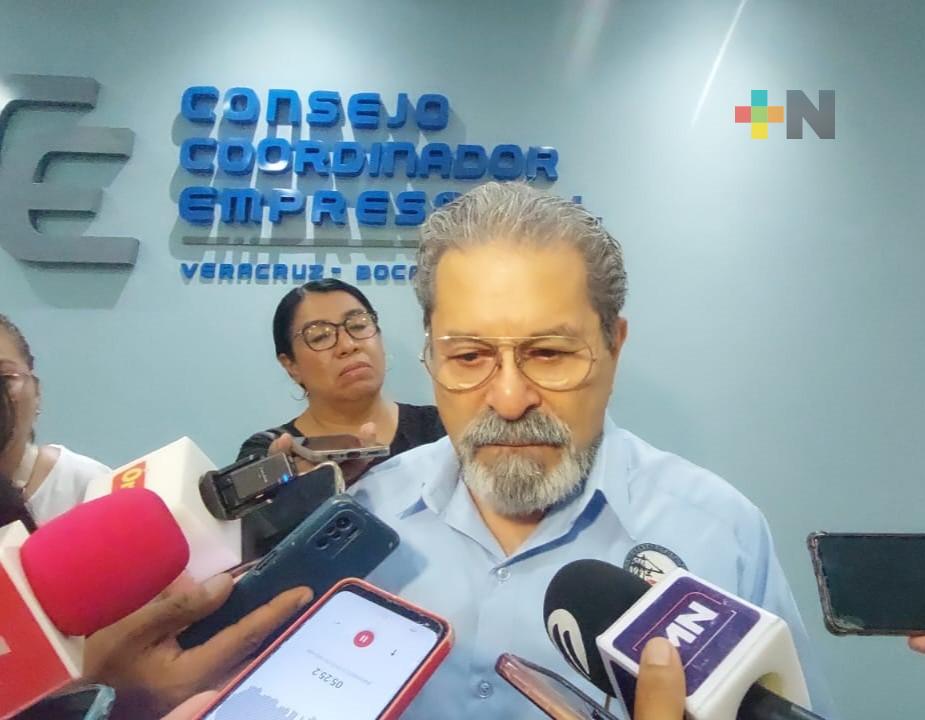 Investigan causa de incendio en contenedores en Asipona Veracruz