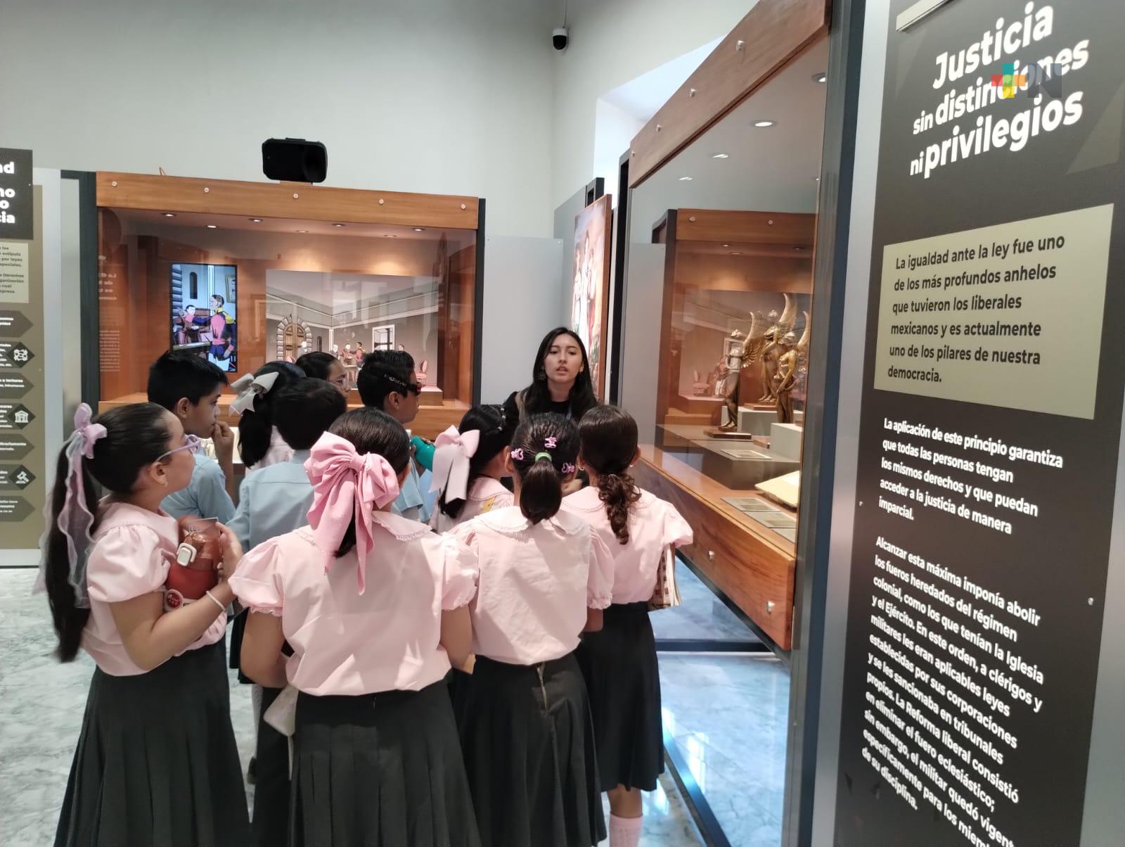 Niños de primaria inauguraron visita grupal al Centro Cultural Leyes de Reforma