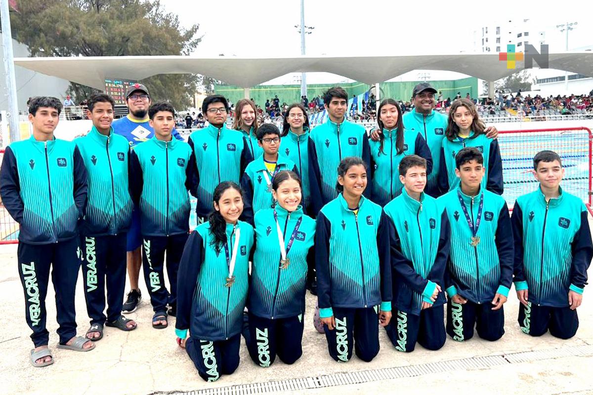 Nadadores de Club Acuario asisten a torneo en Puebla