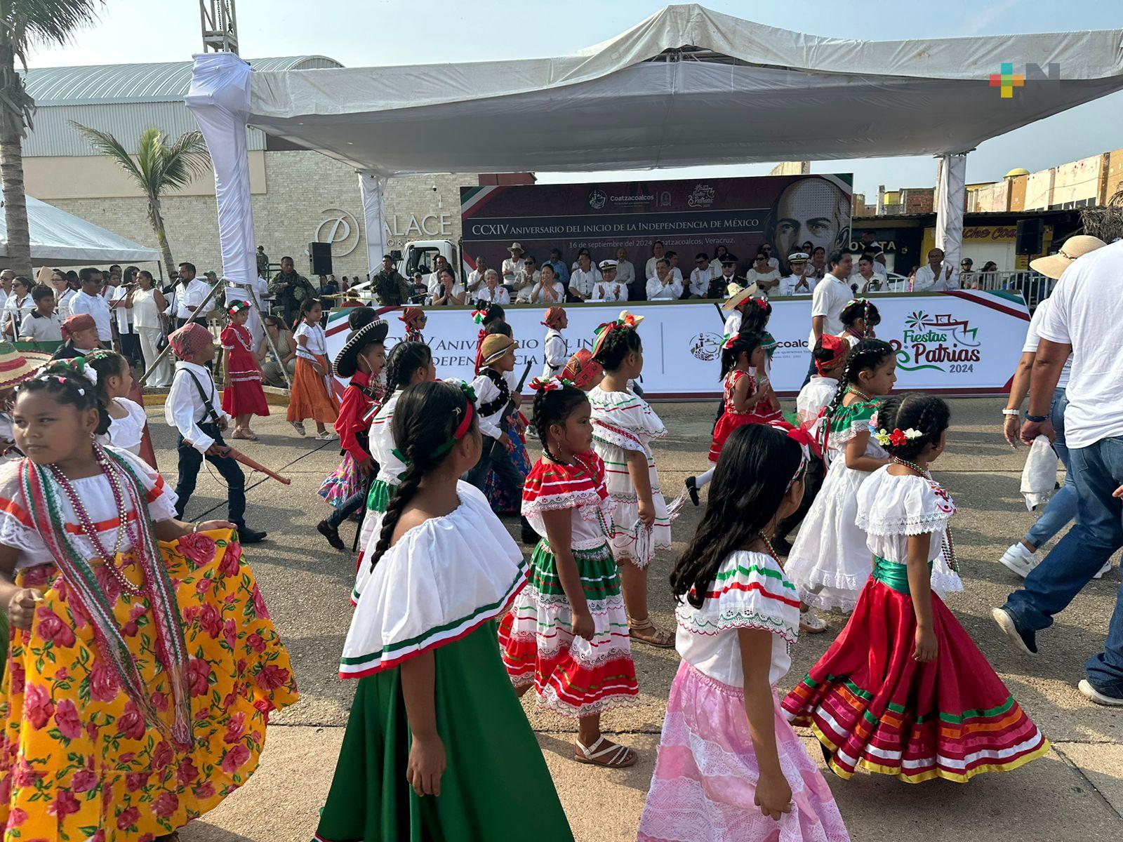 Abre Semar desfile conmemorativo de Independencia en Coatza; participan dos mil personas