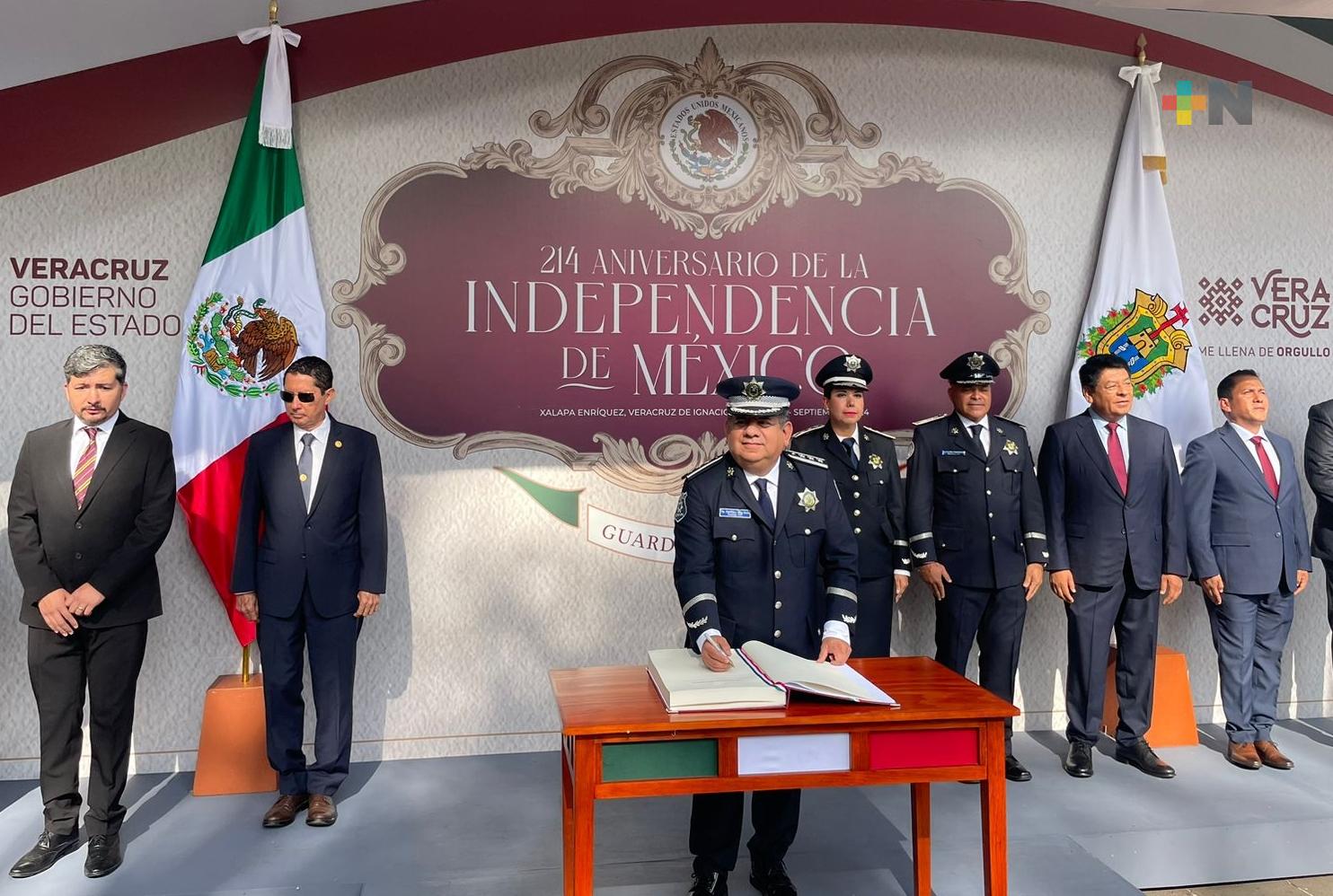Secretario de SSP encabeza guardia de honor frente a monumento Miguel Hidalgo