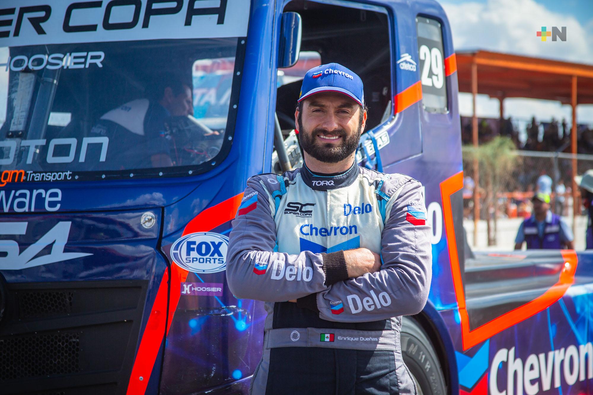 “Harry” Dueñas, cerca del podio de los Tractocamiones, dentro de la Súper Copa