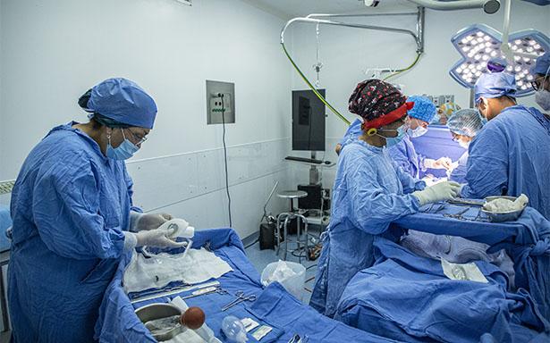 IMSS coloca prótesis a 10 mujeres en primera jornada nacional de reconstrucción mamaria