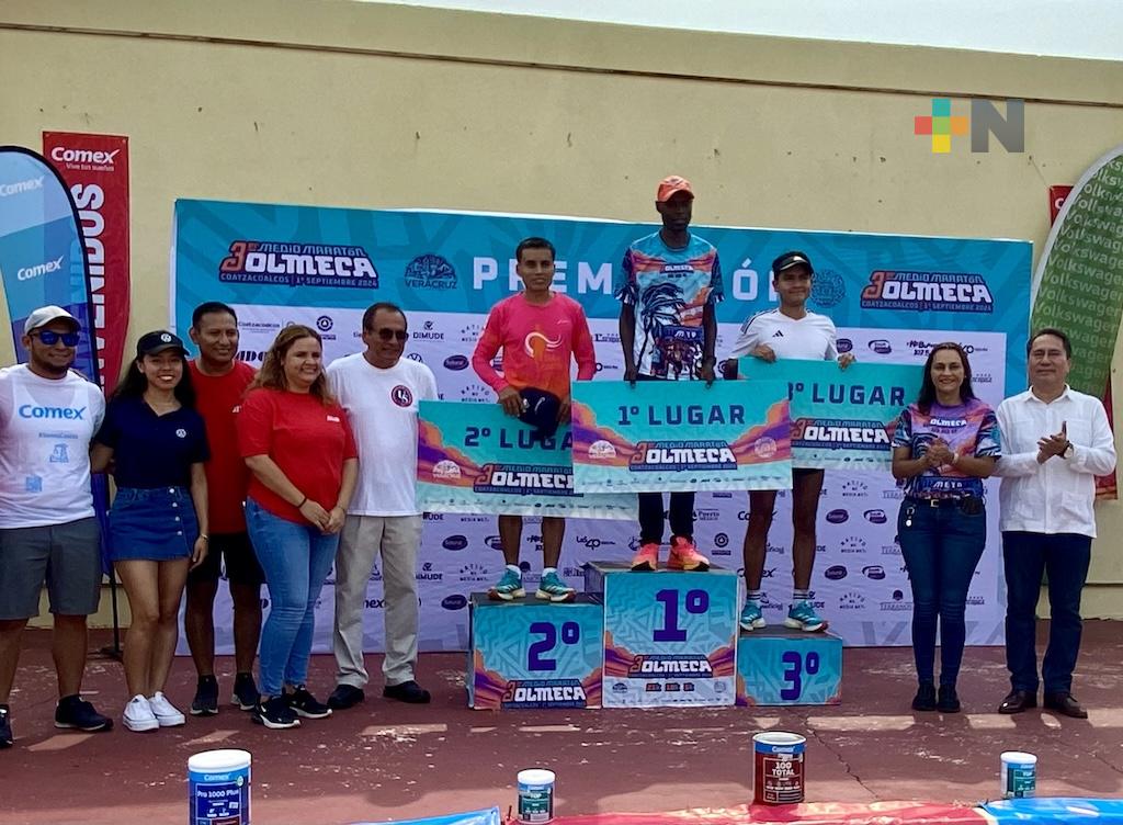 Desarrollan con éxito el tercer Medio Maratón Olmeca en Coatzacoalcos