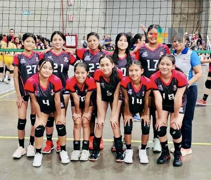 Academia de Voleibol Antares suma centenar de jugadores en Coatzacoalcos