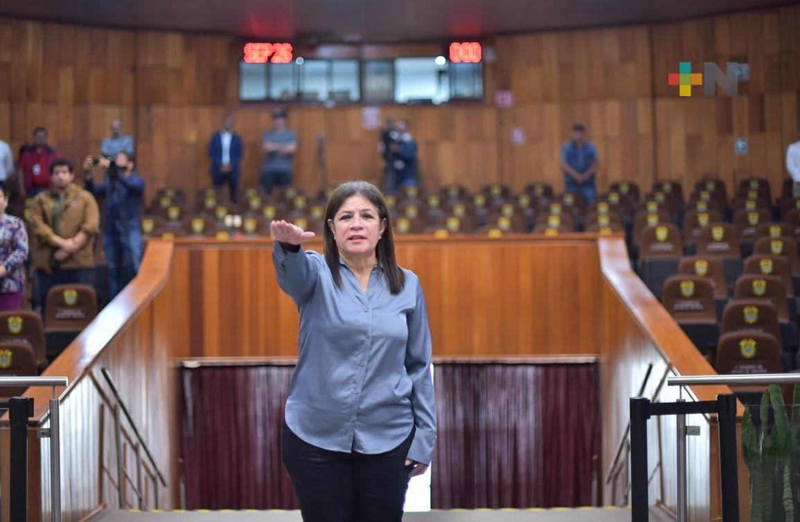 Asume Elvia Merlín el cargo de diputada por el Distrito de Cosoleacaque