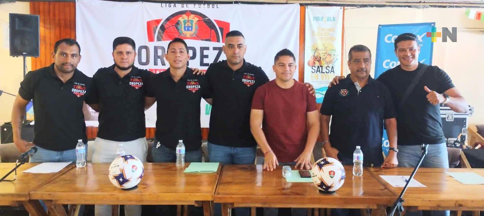 Sale Aurelio Guerra de la presidencia de la Liga Oropeza de futbol