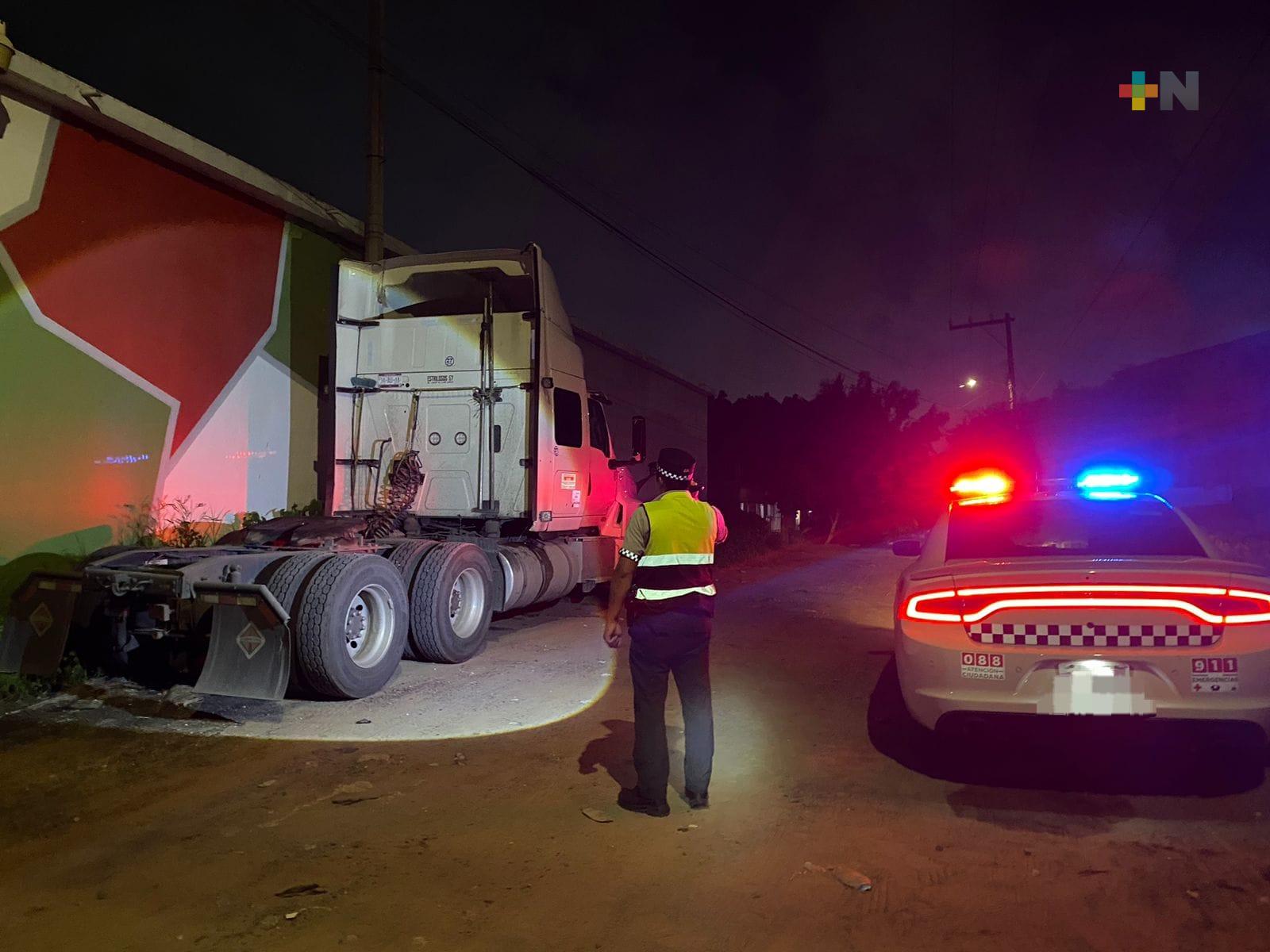 Recupera la Guardia Nacional un tractocamión robado en Veracruz puerto