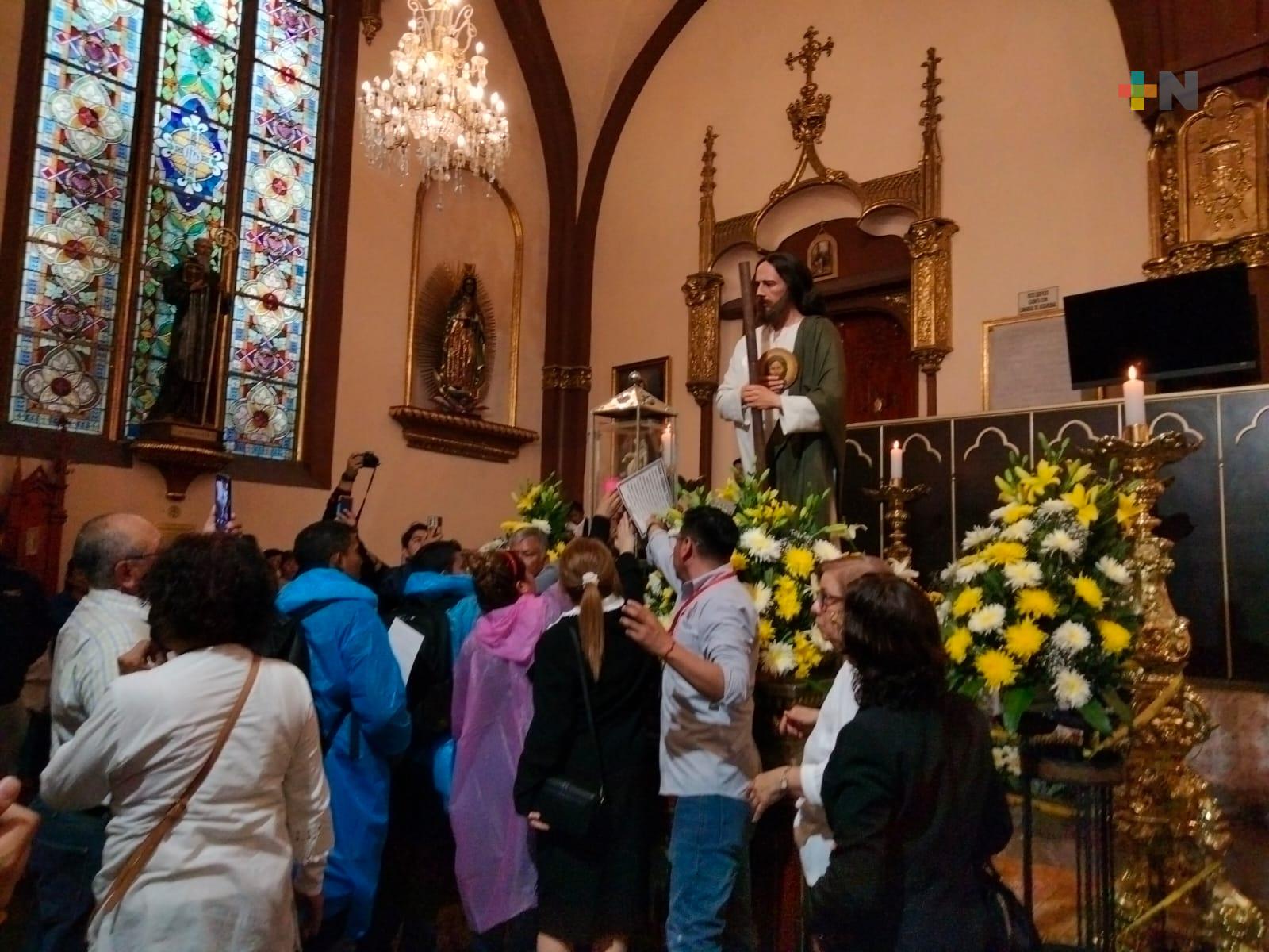 En Xalapa, feligreses manifiestan fervor a San Judas Tadeo