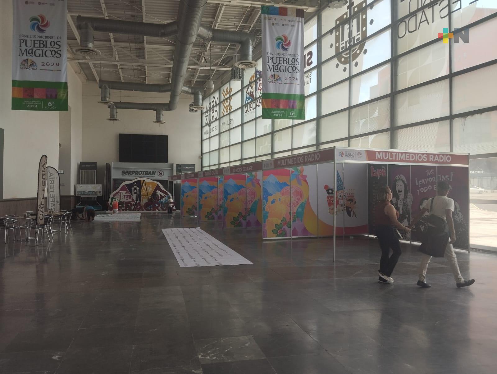 Inicia instalación de stands para el Tianguis Nacional de Pueblos Mágicos 2024 en WTC