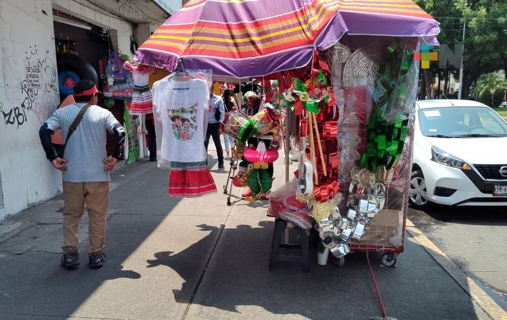 Comerciantes de artículos patrios señalan bajan ventas