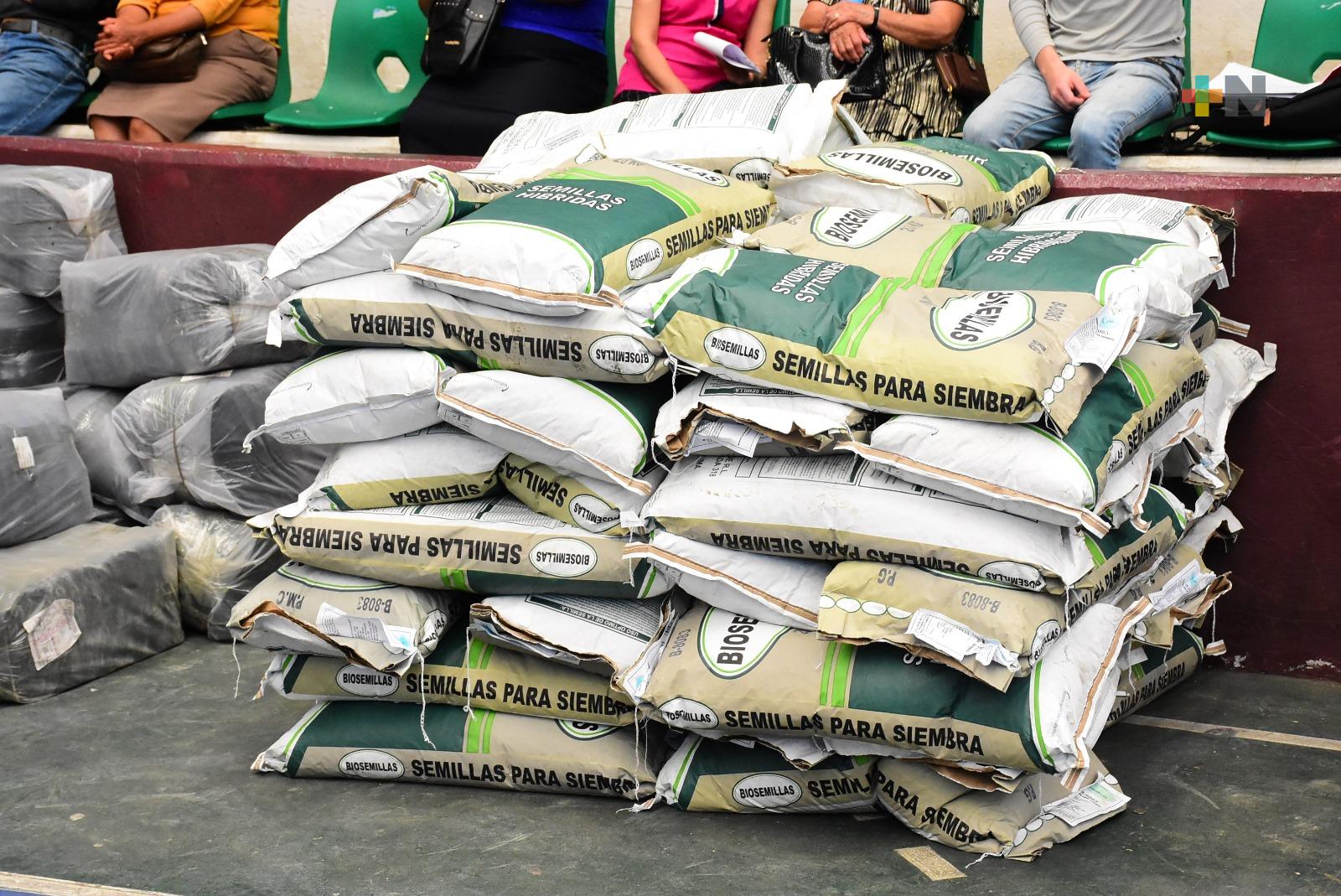 Sedarpa entrega apoyos agrícolas y de equipamiento a productores de Fortín