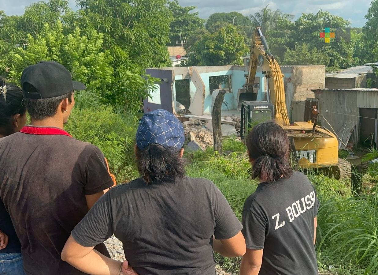 Exitosa segunda reubicación de vecinos en derecho de vía en Coatzacoalcos