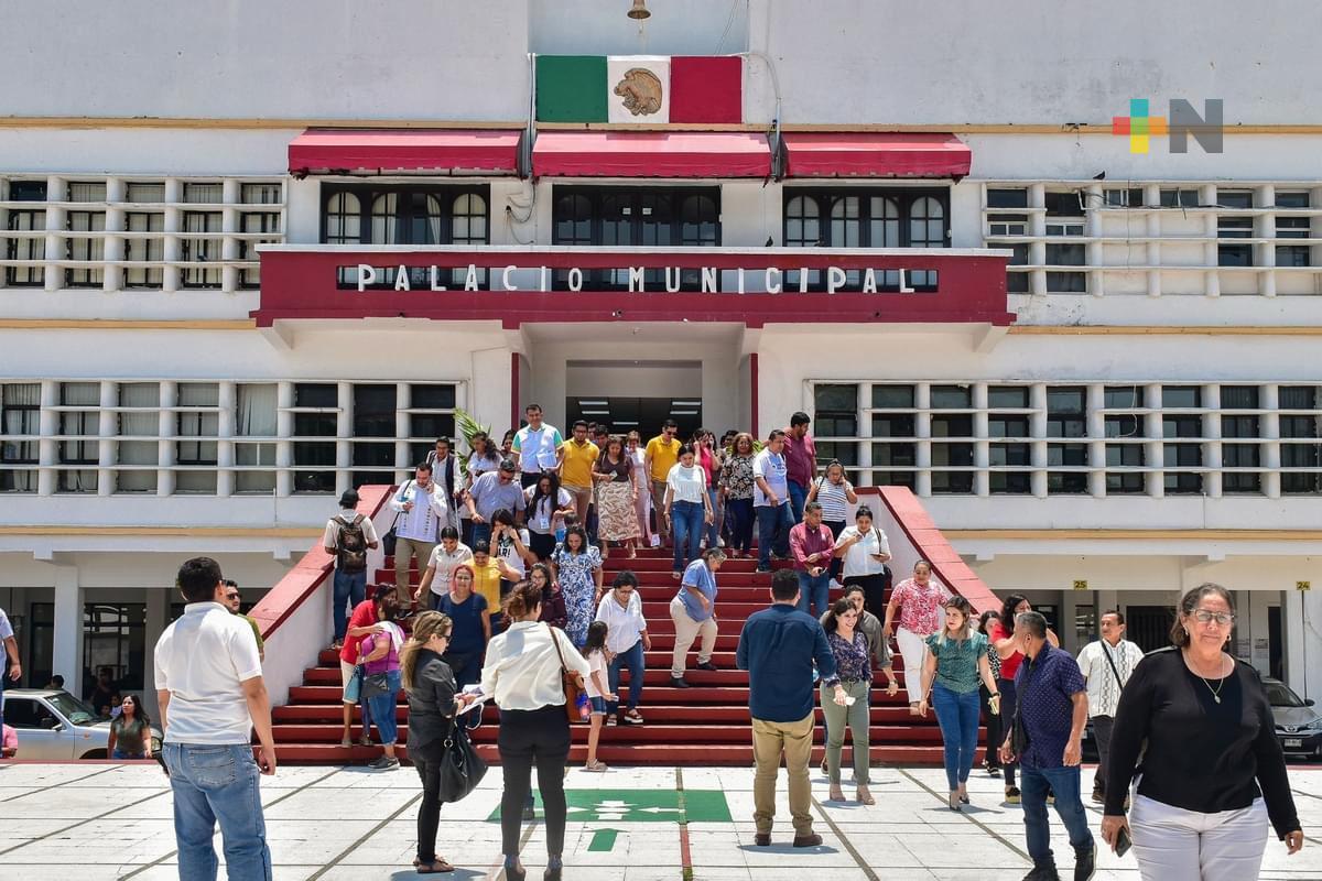 Organizan simulacro en oficinas municipales de Coatza