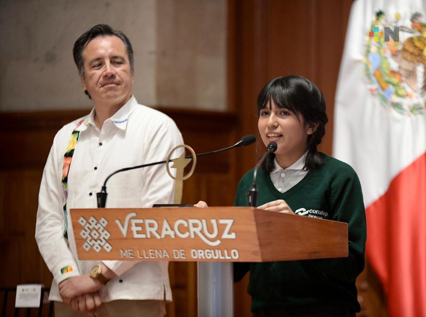¡Orgullo de Veracruz! Ángela Olazarán es la mejor estudiante del mundo