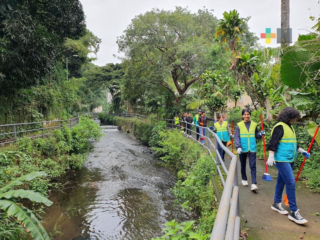 A favor del medio ambiente, limpian el río San Antonio en Córdoba
